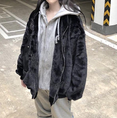 Chaqueta cálida con capucha y bolsillo en el pecho de piel sintética esponjosa