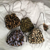 Bolso de hombro con estampado de leopardo y piel sintética esponjosa