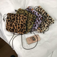 Bolso de hombro con estampado de leopardo y piel sintética esponjosa