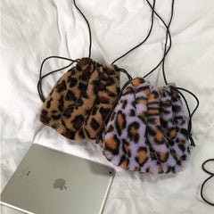 Bolso de hombro con estampado de leopardo y piel sintética esponjosa