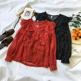 Blusa holgada con volantes de lunares negros y rojos