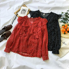 Blusa holgada con volantes de lunares negros y rojos