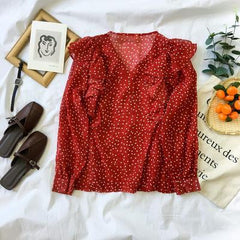 Blusa holgada con volantes de lunares negros y rojos