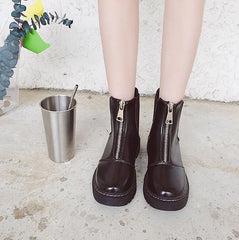 Botas negras enormes con cremallera frontal