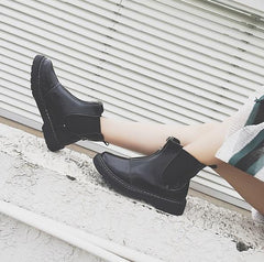 Botas negras enormes con cremallera frontal