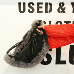 Bolso de hombro estilo cinturón de piel esponjosa de color gris