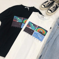 Camiseta holgada blanca y negra con estampado de letras galácticas