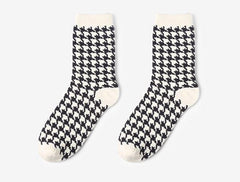 Calcetines de rayas a cuadros con estampado geométrico