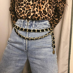 Cinturón negro de los años 90 con cadena trenzada de metal dorado