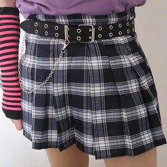 Liga negra de estética gótica + cinturón con agujeros metálicos