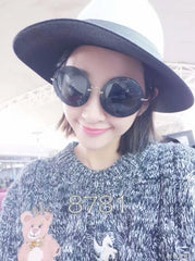 Gafas redondas con marco metálico y corazones de colores degradados