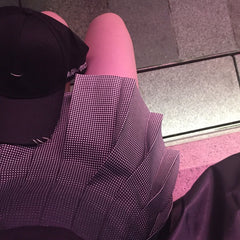 Falda escolar plisada con lunares degradados en blanco y negro