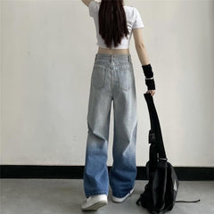 Weite Jeans mit Farbverlauf und Rissen an den Knien