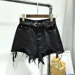 Shorts vaqueros grises y negros con bordes rotos