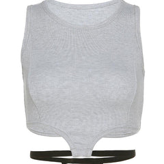 Top corto deportivo gris con tirantes acanalados para chica