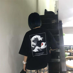 Camiseta negra extragrande con estampado de la Gran Ola en la espalda