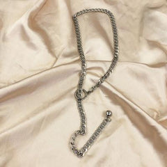 Collar largo con cadena metálica y anillo de doble capa grunge