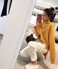 Suéter de punto con cuello alto de tortuga y colores caramelo