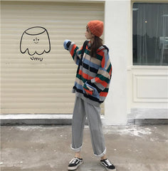 Kawaii bunter Streifen-Kapuzenpullover und graue bequeme Hose