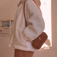 Mini bolso cilíndrico de pana kawaii con broche acrílico