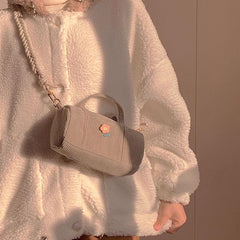 Mini bolso cilíndrico de pana kawaii con broche acrílico