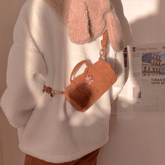 Mini bolso cilíndrico de pana kawaii con broche acrílico