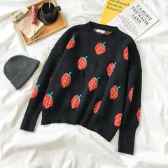 Suéter de cuello redondo con estampado de fresas de punto