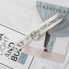 Mädchengürtel mit transparenten Löchern und Lederkante