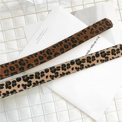 Modischer Gürtel mit Leopardenmuster und quadratischer Schnalle