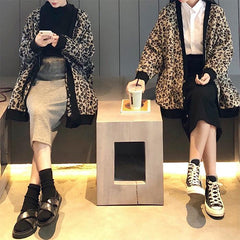 Cárdigan de punto extragrande en beige y gris con estampado de leopardo