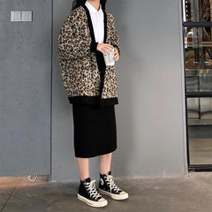 Cárdigan de punto extragrande en beige y gris con estampado de leopardo