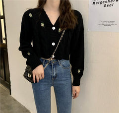 Suéter de punto vintage con cuello en V y pequeñas flores en color lila y negro