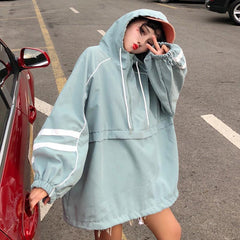 Cortavientos deportivo holgado con capucha y mangas murciélago