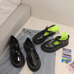 Sandalias de plataforma retro negras mate y brillantes