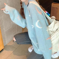 Suéter holgado y cómodo con estética pastel de luna y estrellas