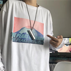 Weißes Oversize-T-Shirt mit langen Ärmeln und Berg-Print