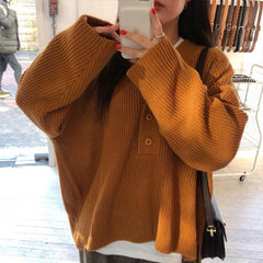 Suéter naranja con botones en el cuello azul oscuro de los años 90