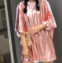 Camiseta extragrande con rayas holográficas y mangas metálicas