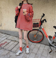 Camiseta de rayas de manga larga azul anaranjada de gran tamaño