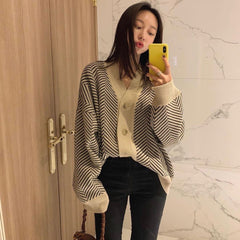 Cárdigan de punto con estampado geométrico y cuello en V de gran tamaño