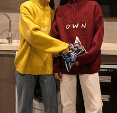 Suéter de punto con cremallera y cuello alto con letras propias