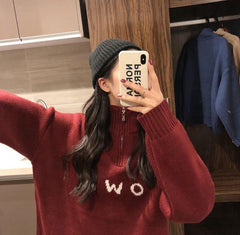 Suéter de punto con cremallera y cuello alto con letras propias