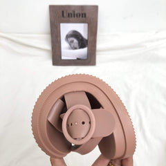 Sandalias planas con hebilla de plástico y punta abierta en color rosa pastel