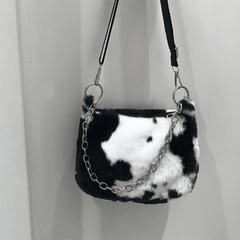 Bolso de hombro con estampado de vaca de peluche y cadena