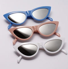Gafas de sol con montura de plástico y diseño de ojo de gato puntiagudo