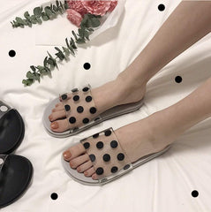 Sandalias planas de goma transparentes con estampado de lunares para verano
