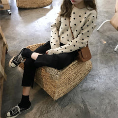 Suéter corto con lunares blancos y negros