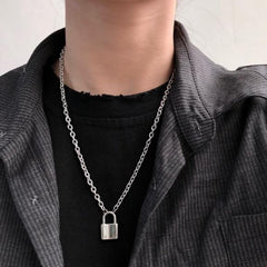 Collar enorme con cadena de candado de plata con estética punk