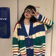 Cárdigan de punto extragrande con rayas arcoíris y botones grandes