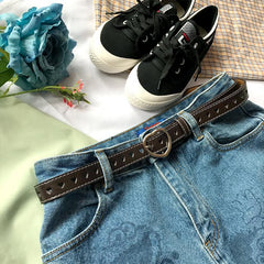 Cinturón de cuero fino con hebilla de corazón marrón y negro retro